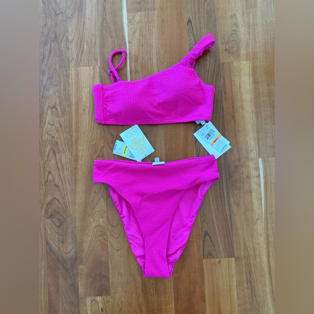 🆕 Becca two piece swimsuit. Pink. Top size small. Bottoms size medium.